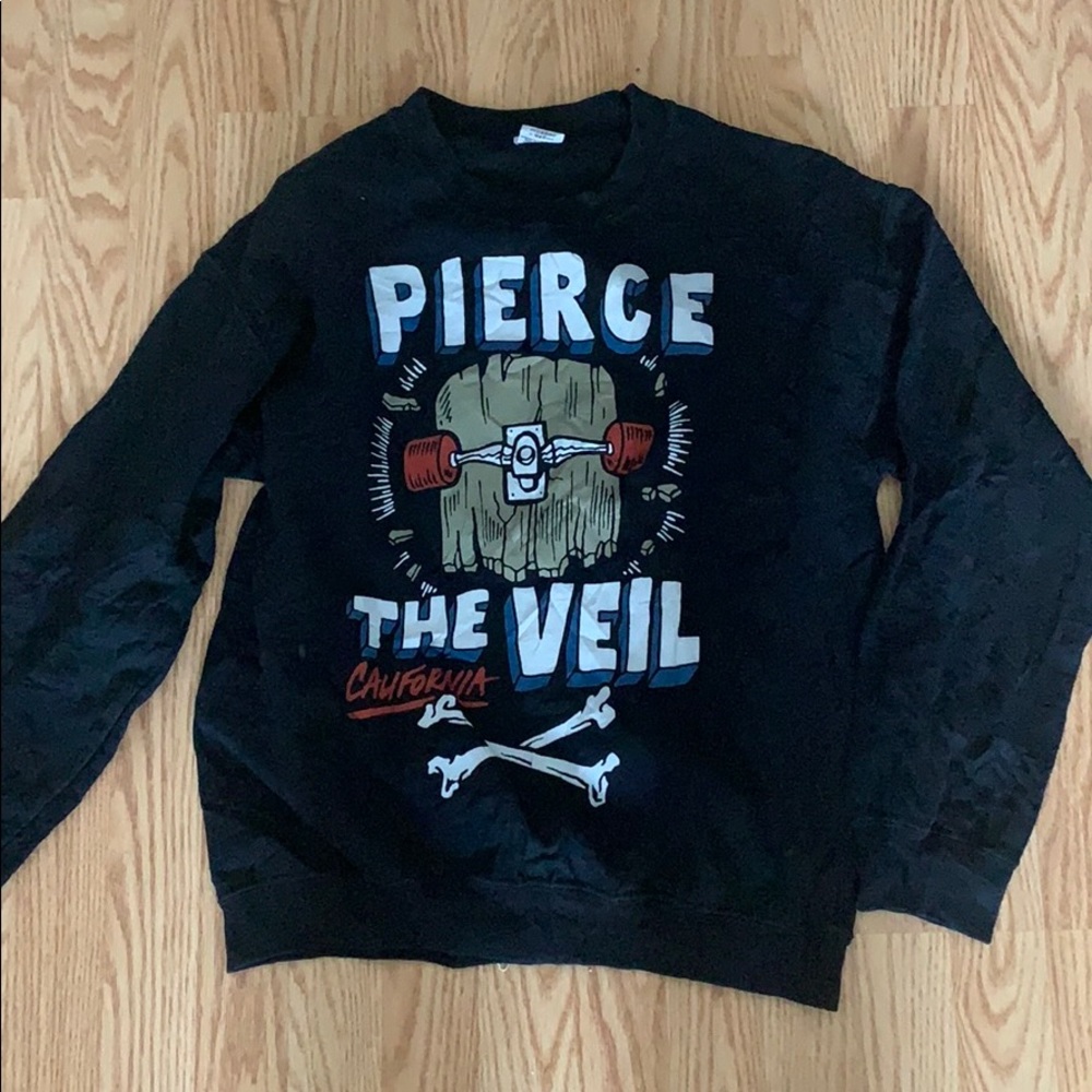 piece the veil crew neck